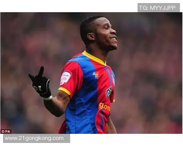 足球明星竖中指事件引发热议背后的真相与影响分析