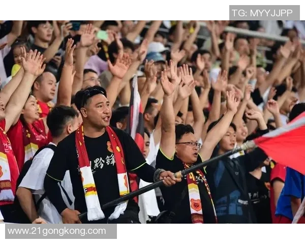 香港足球明星队在贵州展现风采助力地方足球发展与交流